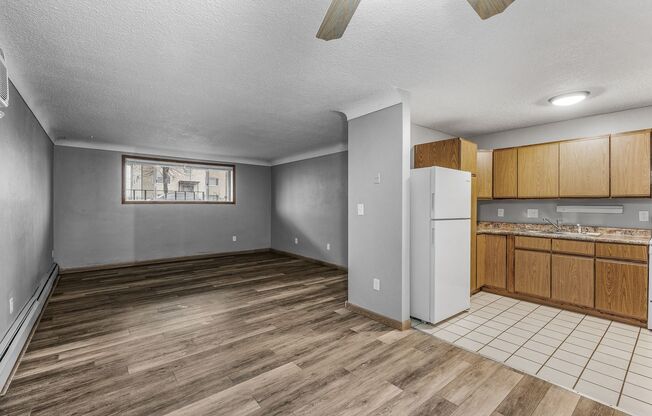 2 beds, 1 bath, $1,195, Unit 2