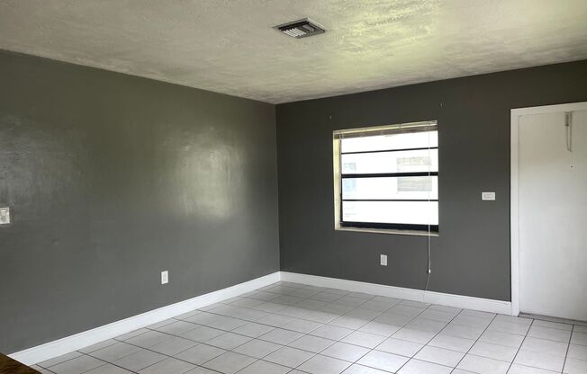 2 beds, 1 bath, 810 sqft, $1,900