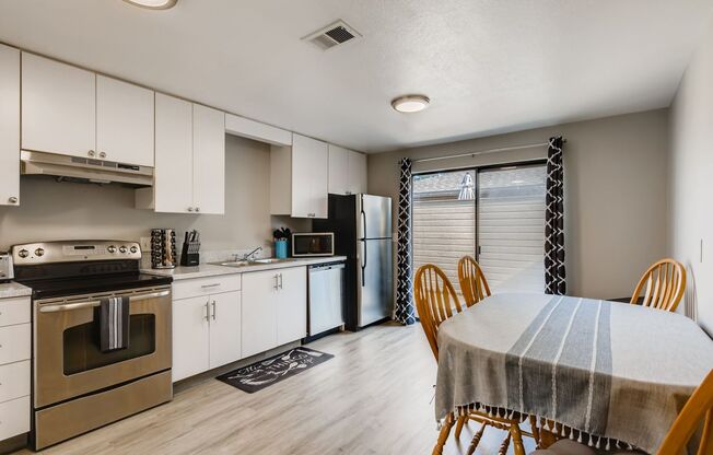 2 beds, 1 bath, $1,299, Unit 2604 #1