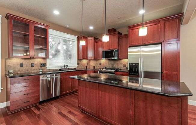 2BD 2.5BA + Bonus Room + Tri Level Townhouse w/Garage + AC + Balcony + Washer/Dryer