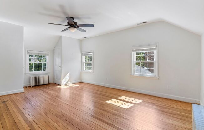 3 beds, 2.5 baths, $5,228