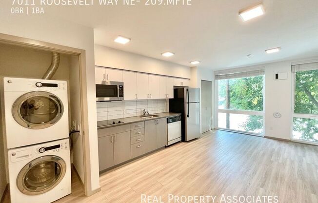 7011 Roosevelt Way NE