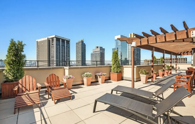 1 bed, 1 bath, $5,200, Unit 14E