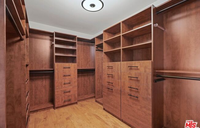 1569 MICHAEL LN