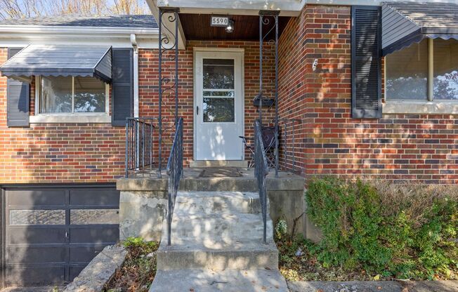 BRIDGETOWN - Adorable spacious 2 bed 1 bath brick ranch.