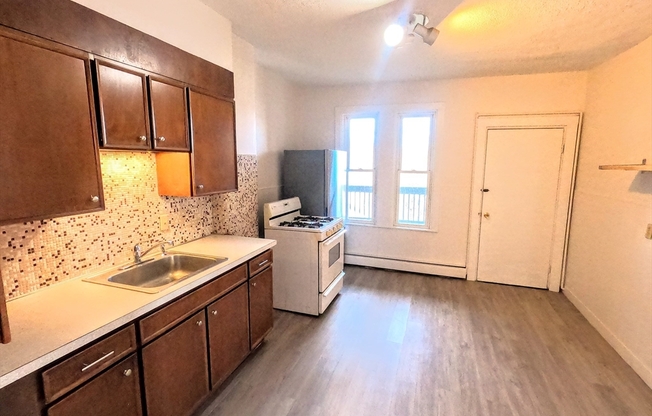 2 beds, 1 bath, 1,050 sqft, $2,500, Unit 3