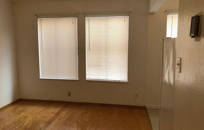 OPEN HOUSE: Sunday (5/25) 12:30pm-12:50pm. Spacious Studio in a great location, Shared Laundry, Parking Available (170 Wood #3)