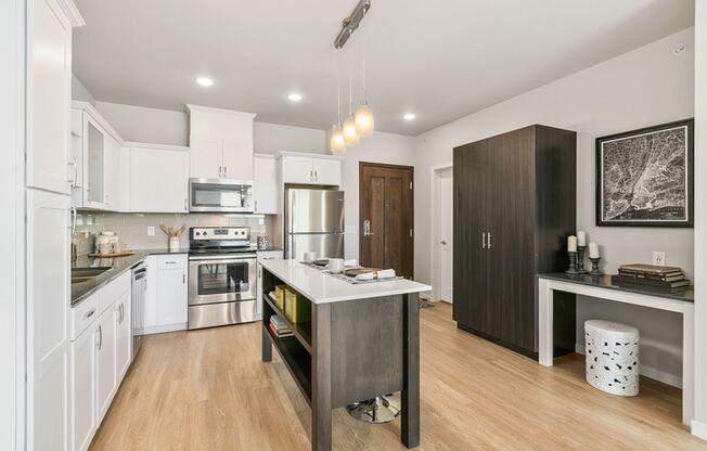 1 bed, 1 bath, 698 sqft, $1,695, Unit 219