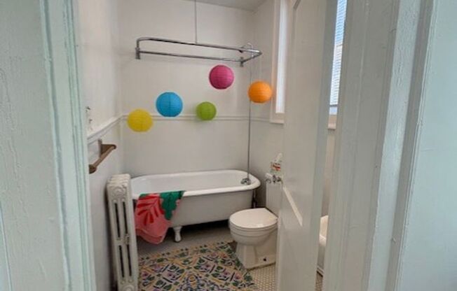 1 bed, 1 bath, 750 sqft, $1,325, Unit 218-7