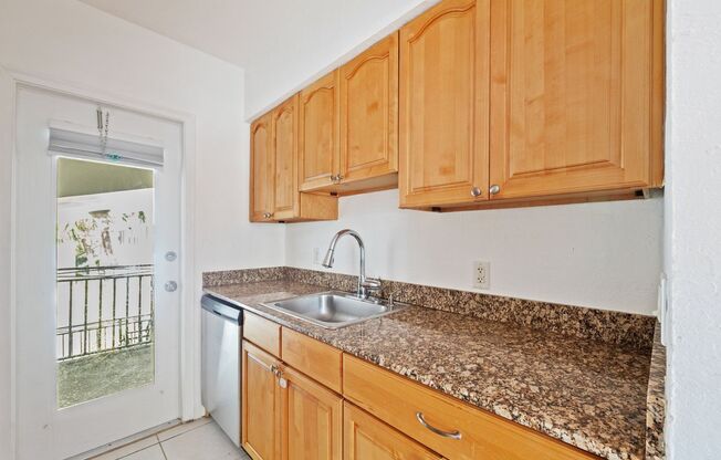 2 beds, 2 baths, $2,600, Unit APARTMENT 208