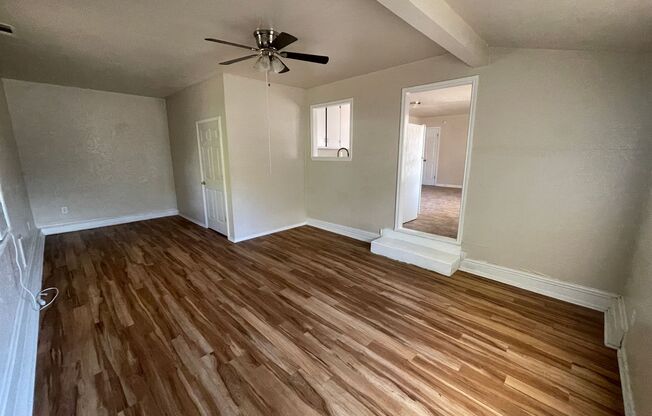 3 beds, 1 bath, $1,100