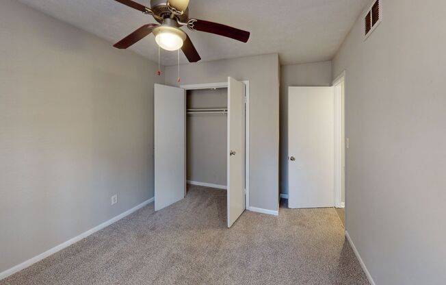 2 beds, 1 bath, 770 sqft, $1,100, Unit K1