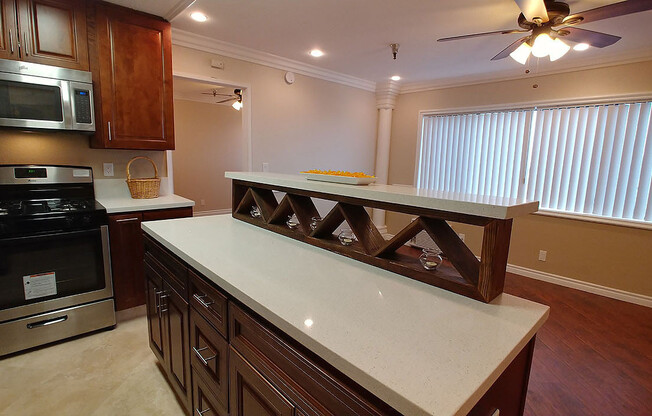 2 beds, 2 baths, 910 sqft, $2,895, Unit 406