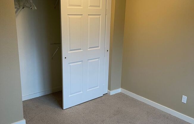 Spacious, Top Floor 2 Bed 2 Bath w/Pool and Gym