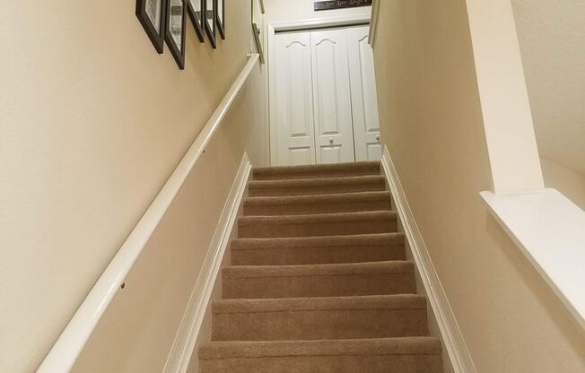 3/2 Townhouse Near University Parkway