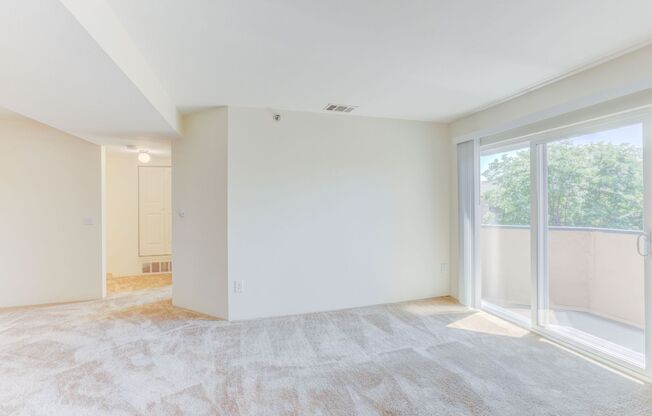 1 bed, 1 bath, 636 sqft, $1,600, Unit 15-306
