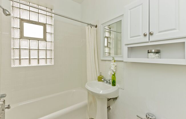 Studio, 1 bath, $1,195, Unit 404