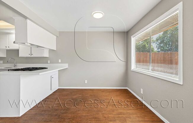 Charming 3 Bed/2 Bath Duplex with Private Yard In the Heart of Hemet!