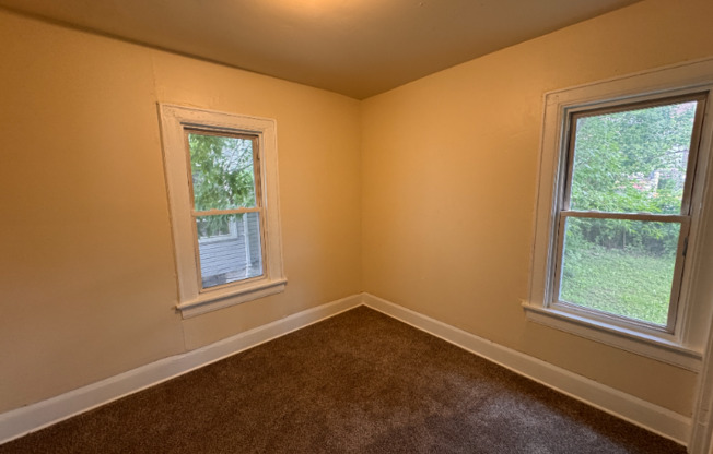 806 S 32 ST