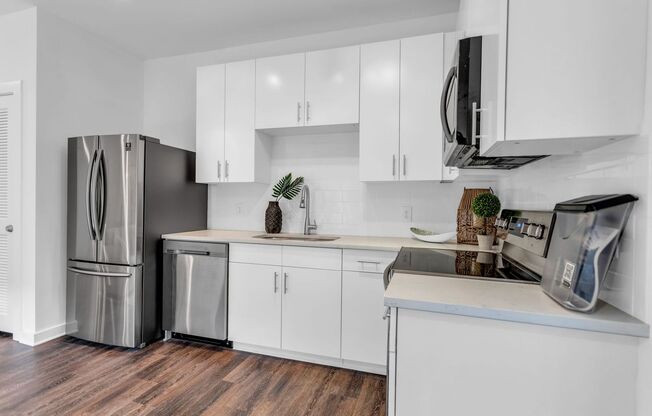 2 beds, 2 baths, 781 sqft, $1,542, Unit 204