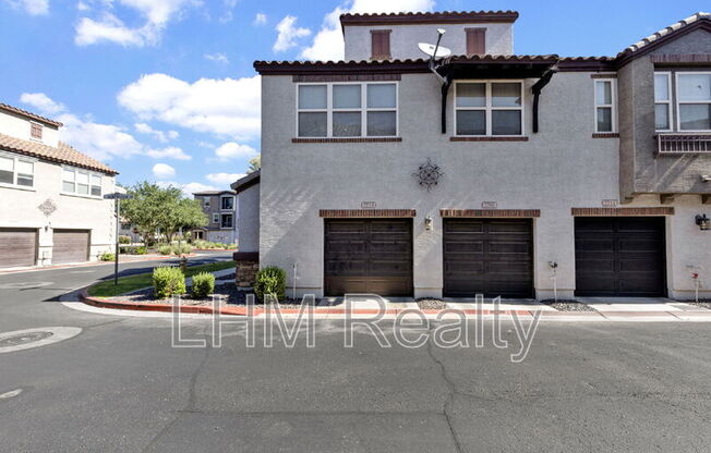2210 E HUNTINGTON DR