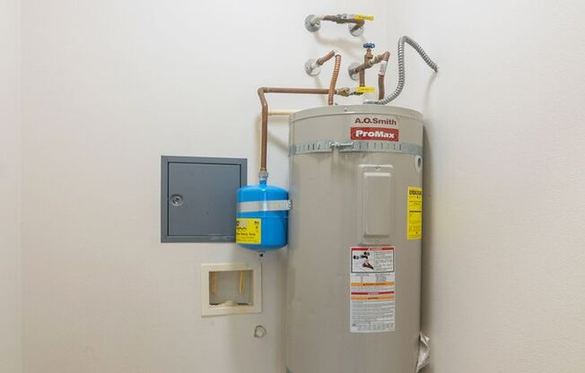 3 beds, 2 baths, $2,400, Unit 102