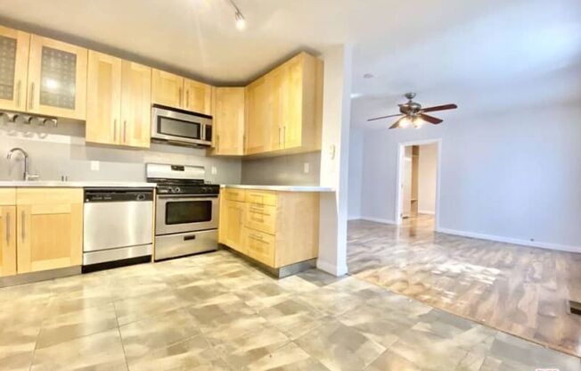 3 beds, 1 bath, $3,495, Unit 1156-1/2