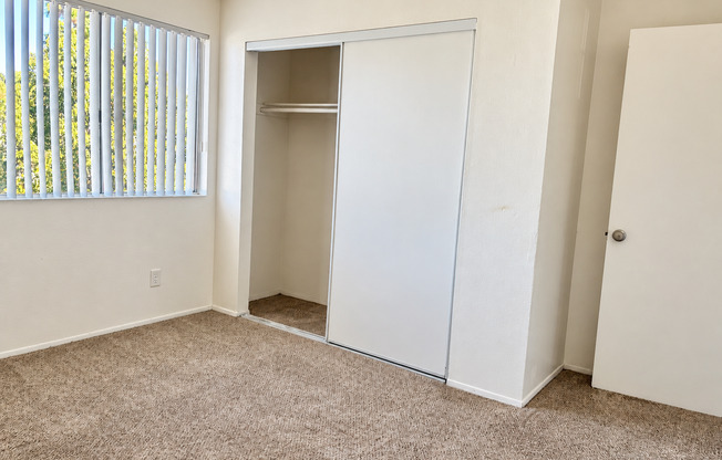 2 beds, 1 bath, 925 sqft, $2,100, Unit 430-J
