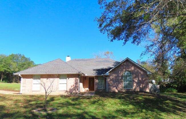 Beautiful 3 Bedroom, 2 Bath Home in Whitehouse!