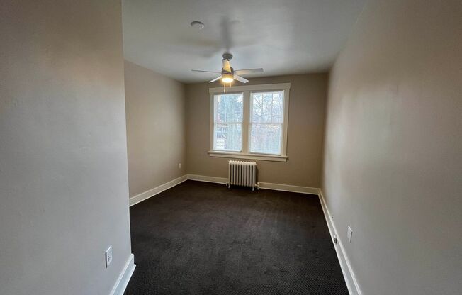 2 beds, 1 bath, $1,350, Unit 600 2nd Floor