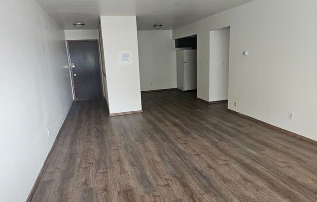 1 bed, 1 bath, 700 sqft, $899, Unit Custer-308