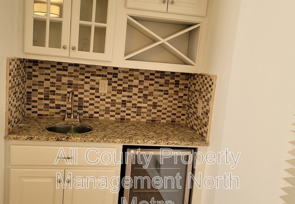 180 CRESTWOOD CT
