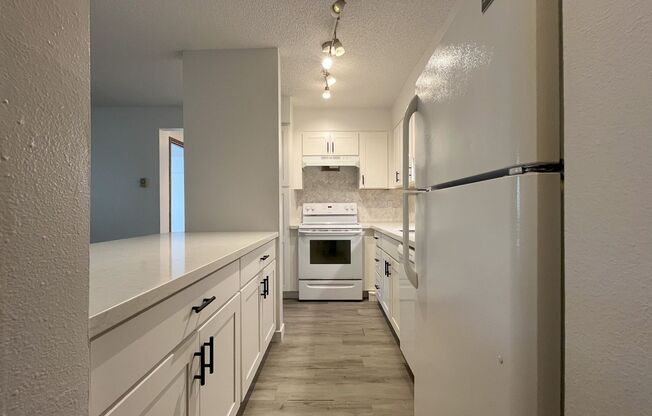 Cozy 1-Bedroom Retreat with Modern Finishes & Washer/Dryer