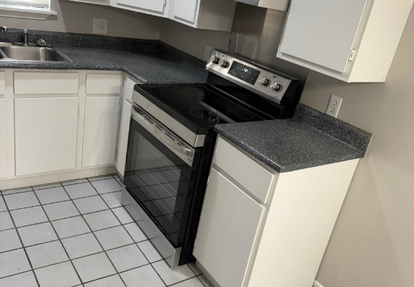 927 W FORMOSA