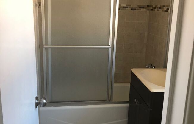 Studio, 1 bath, 265 sqft, $1,600, Unit 327