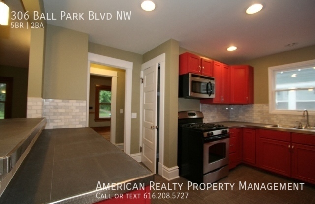 306 BALL PARK BLVD NW
