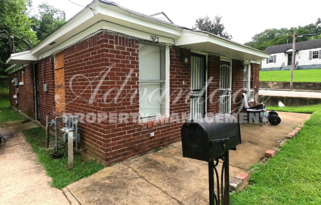 Come see this 1 Bedroom Single Family Home For Rent - Move In Ready S. Parkway Area