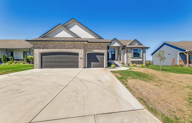 Executive rental in Andover School District!!