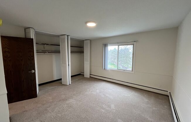 2 beds, 1 bath, 975 sqft, $1,490, Unit 2700-226