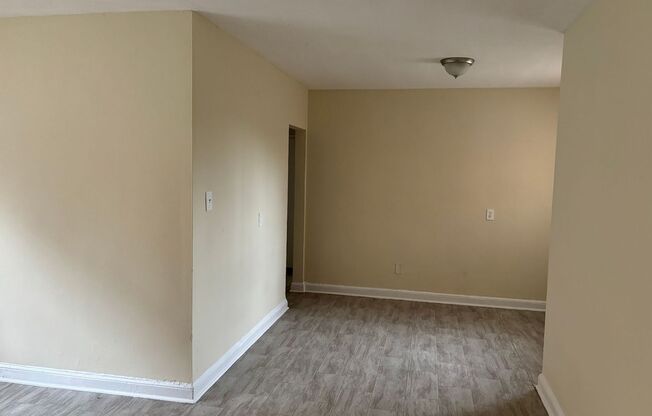 2 beds, 1 bath, $2,020, Unit Unit 11