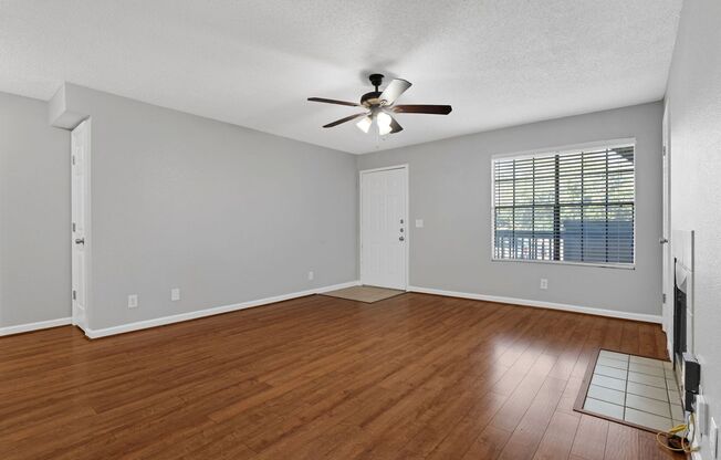 1/1 Condo in Gated Lakefront Community ~ Laminate Flooring and Brand-New SS Appliances!!