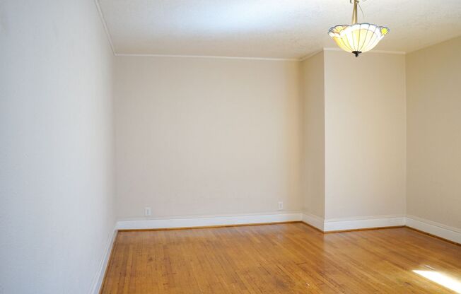 Lease this Vintage Studio Blocks from Providence Park & NW 21st Ave!