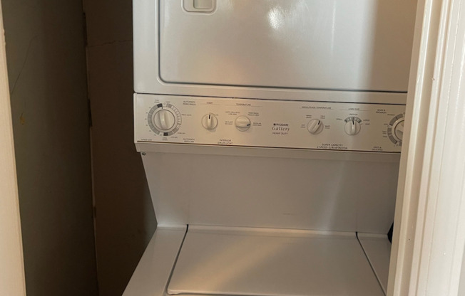 2 beds, 1 bath, $1,795, Unit Unit 2- upper- NMP