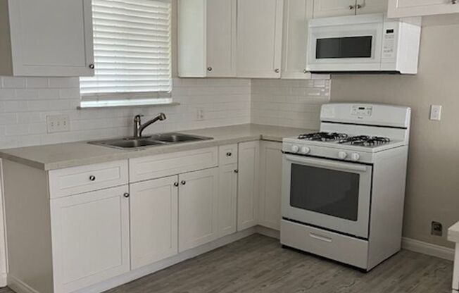 1 bed, 1 bath, 700 sqft, $1,095, Unit 3412