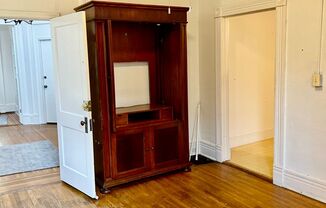 St. James Court 1466