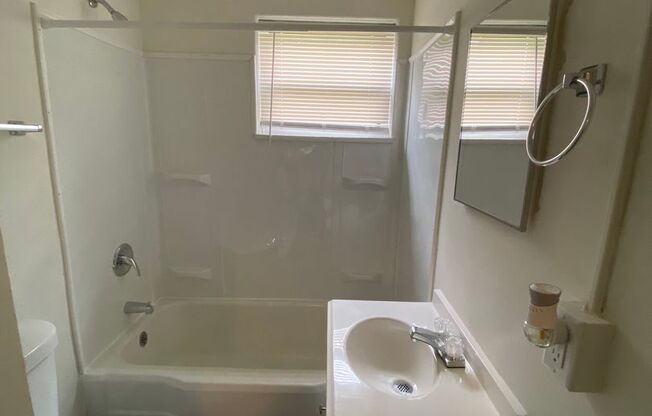 2 beds, 1 bath, 800 sqft, $775, Unit 106 C