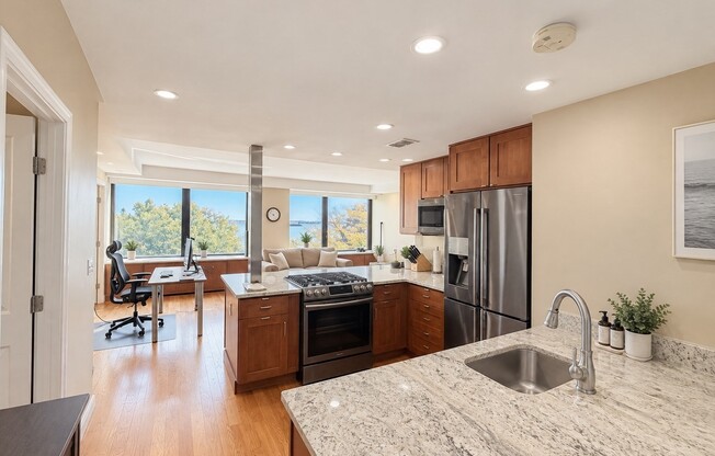 65 E India Row