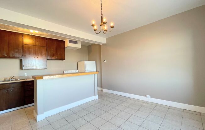 1 bed, 1 bath, $450, Unit #405