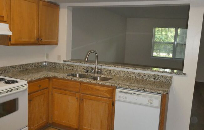 4 beds, 2.5 baths, $1,900, Unit Apt E