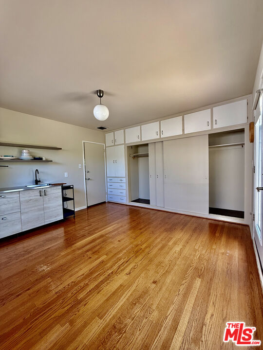 7462 W 80 ST